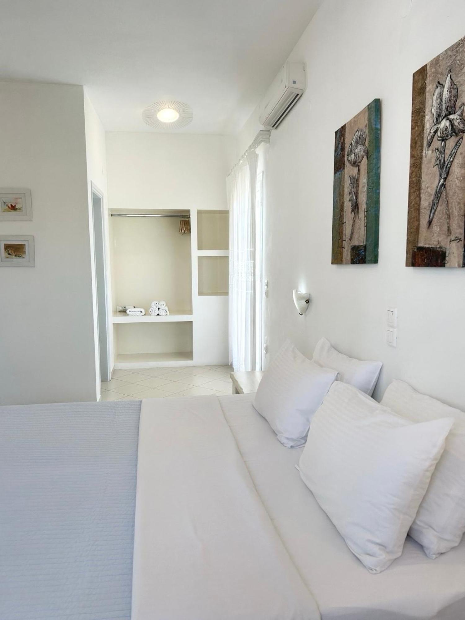 Anita Rooms & Suites Milos Adamantas  Buitenkant foto